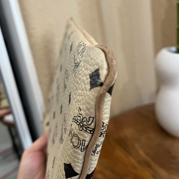 MCM SLING BAG - Picture 7 of 16